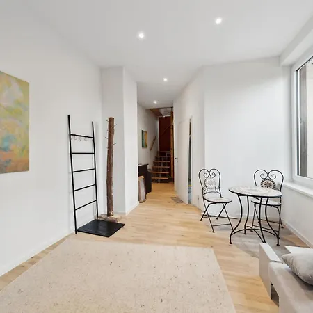 Apartment 2 Bedroom Gorgeous In